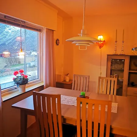 Family House With Sea View Sennesvik